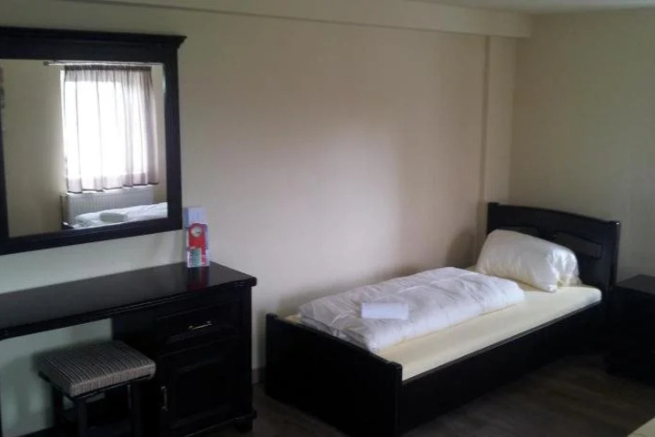 Room 3 of 18