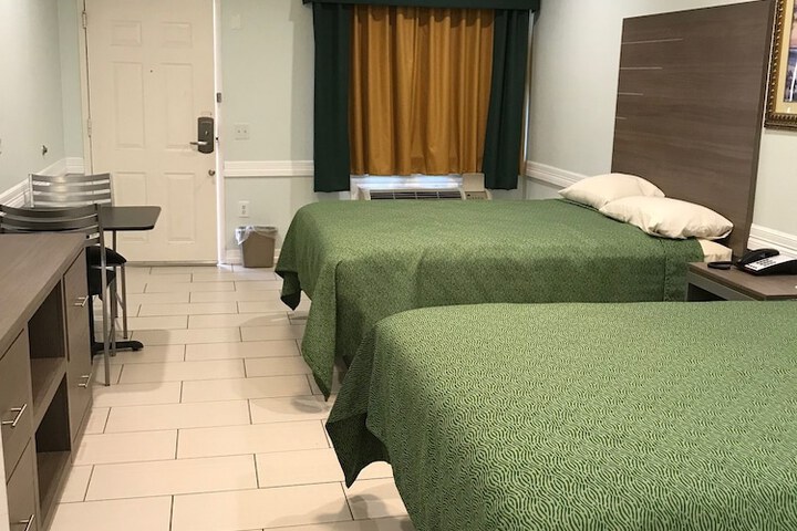 Room 9 of 26