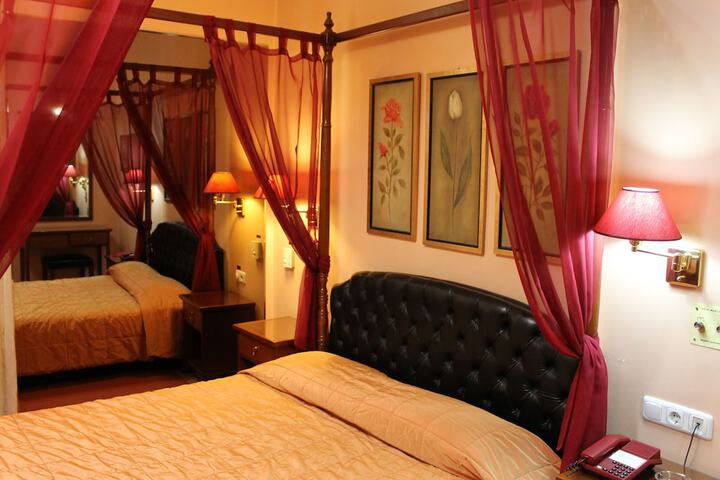 Room 10 of 141