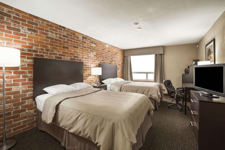 Room 17 of 28