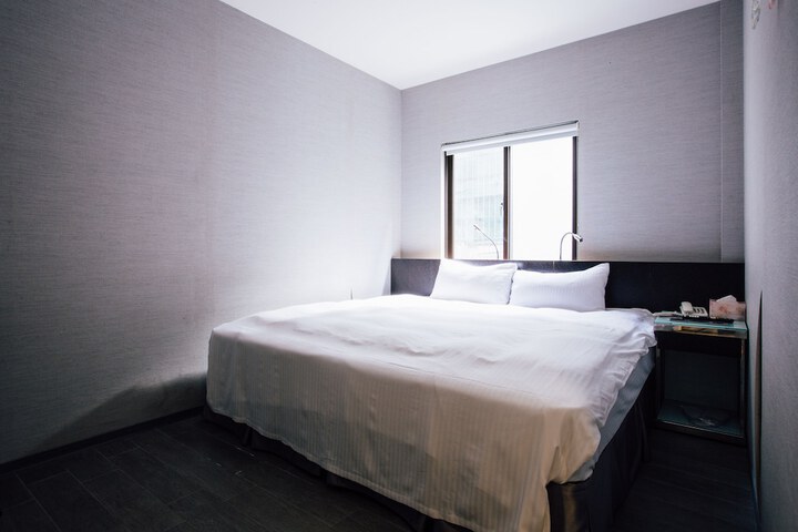 Room 15 of 18