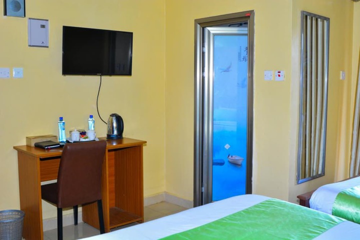 Room 11 of 27