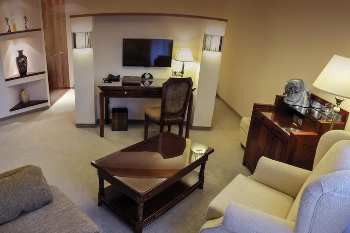 Room 9 of 35