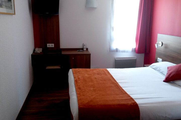 Room 3 of 40