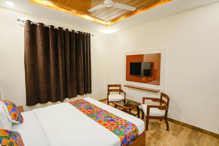 Room 9 of 37