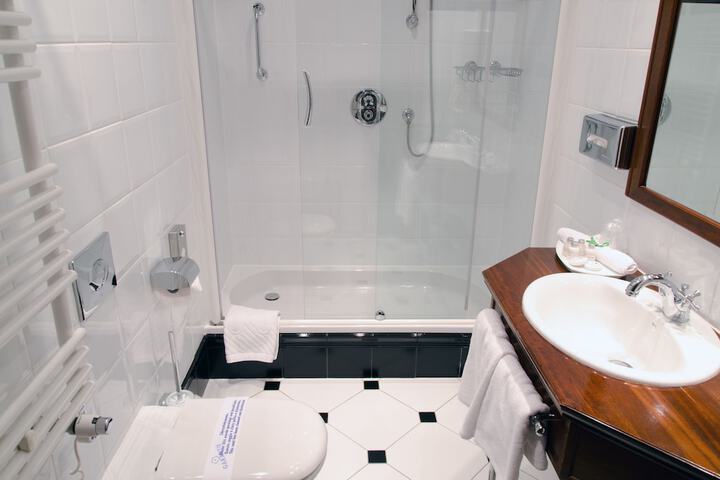 Room 15 of 38