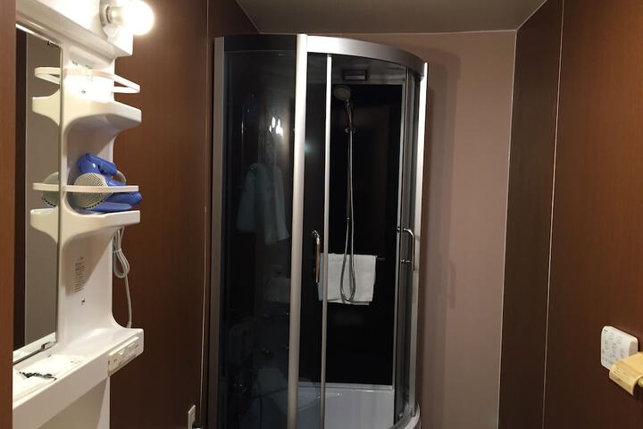 Room 26 of 40