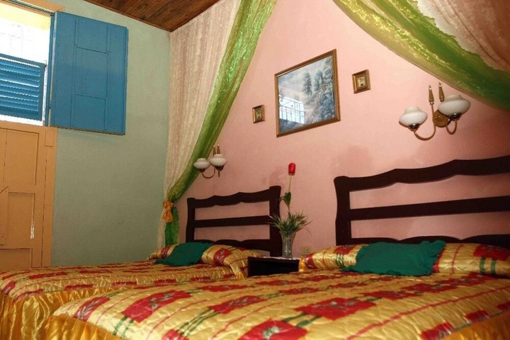 Room 4 of 12