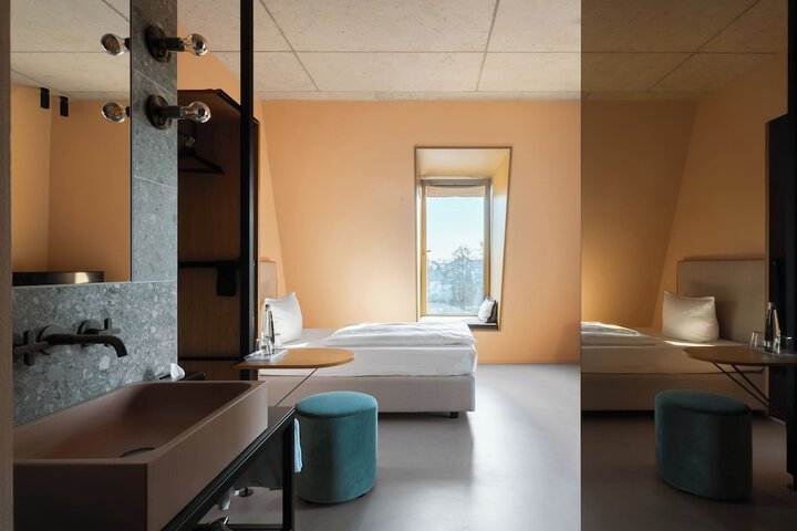 Room 13 of 112