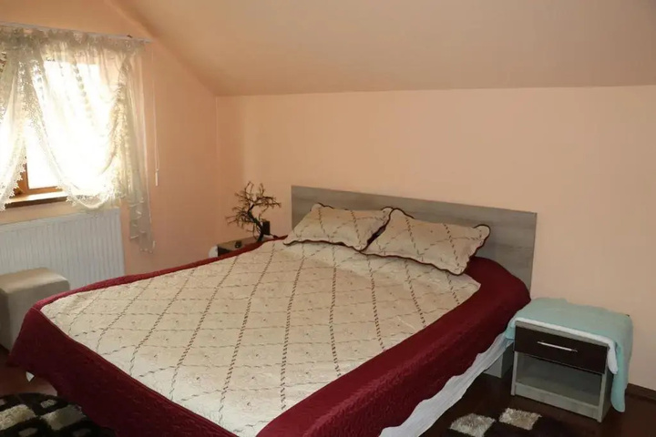 Room 4 of 17