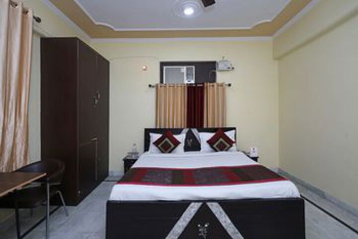 Room 9 of 28