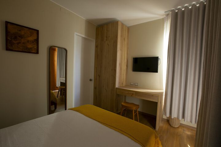 Room 5 of 77