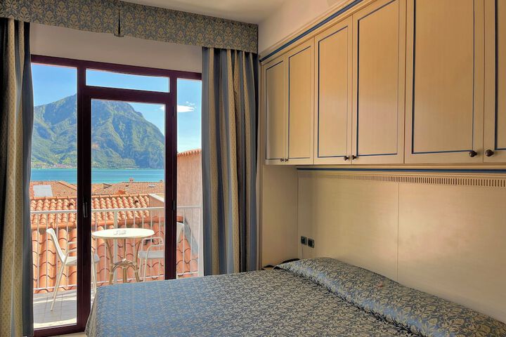 Room 7 of 90