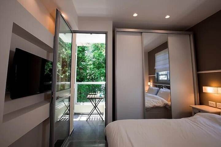 Room 15 of 83
