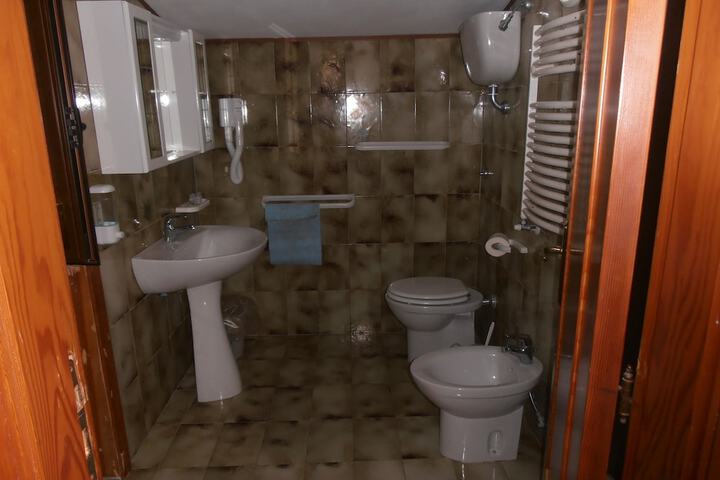 Room 18 of 18
