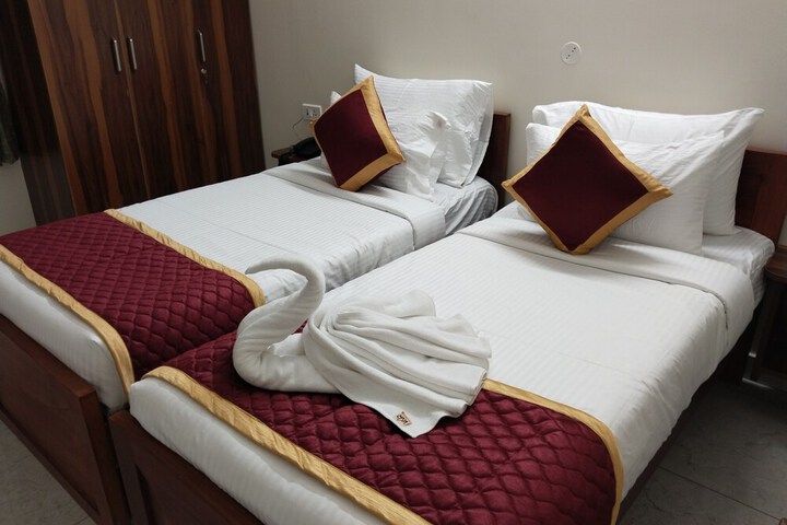Room 4 of 12