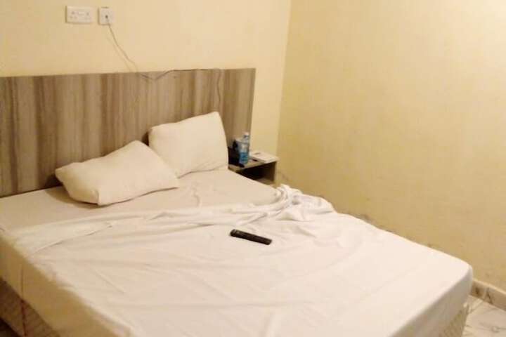 Room 3 of 49