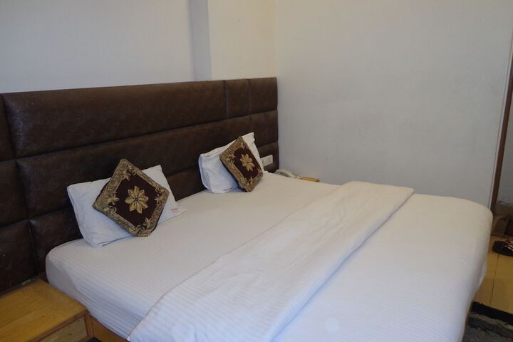 Room 3 of 18