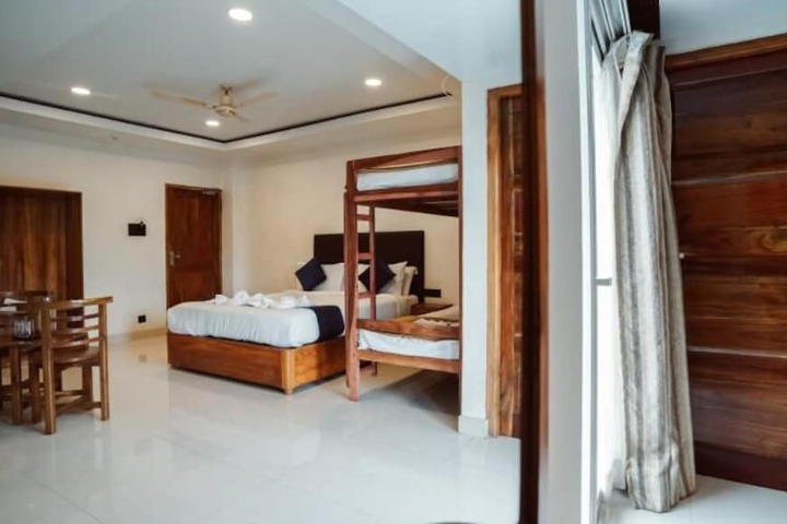 Room 8 of 32