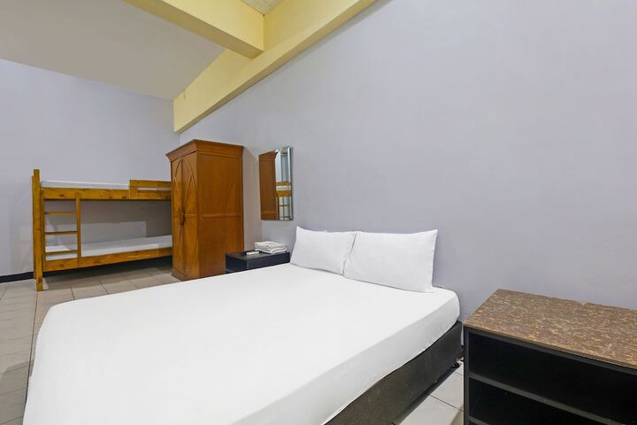Room 13 of 30
