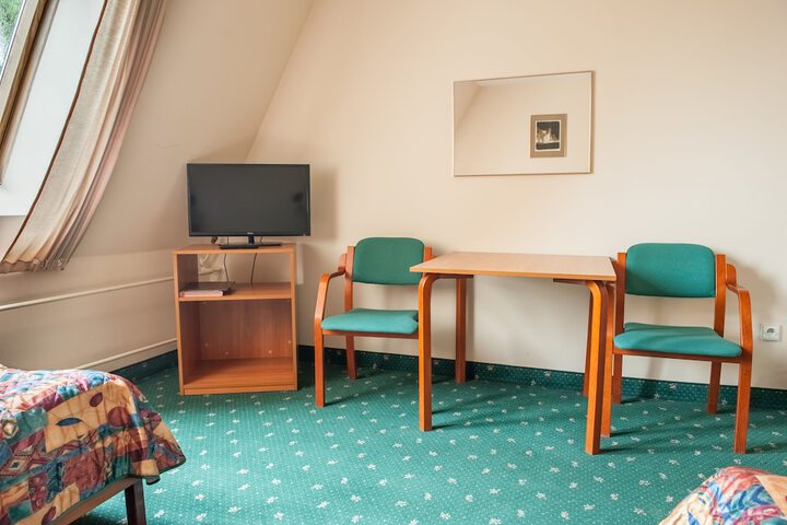 Room 2 of 36