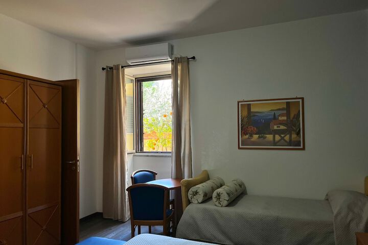 Room 9 of 37
