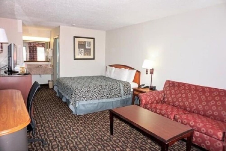 1 King Bed (12 of 13)