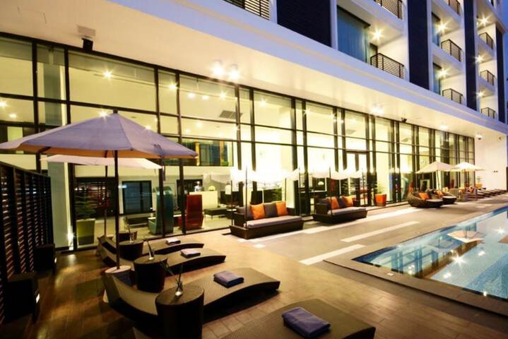Pool 33 of 64