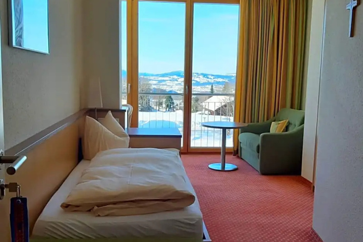 Room 7 of 24