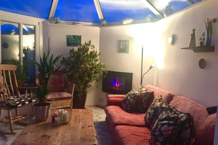 Room 11 of 25