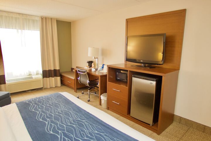 1 King Bed (8 of 18)