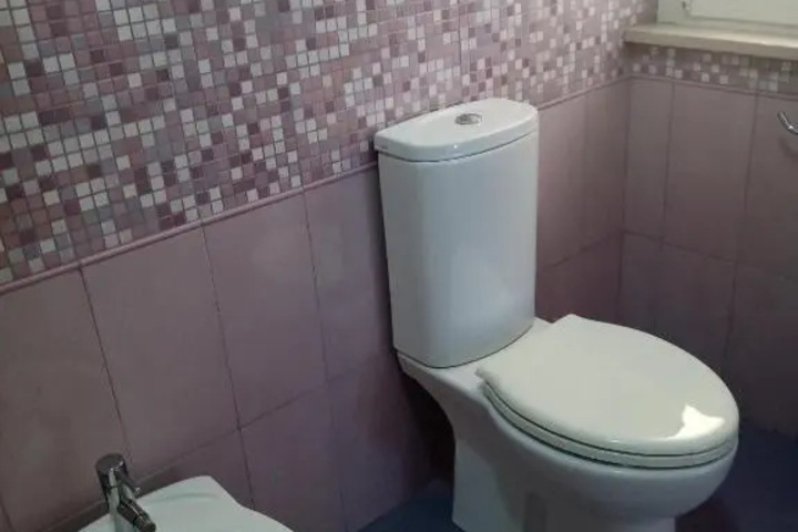 Room 6 of 12