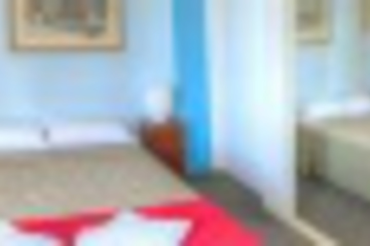 Room 4 of 180