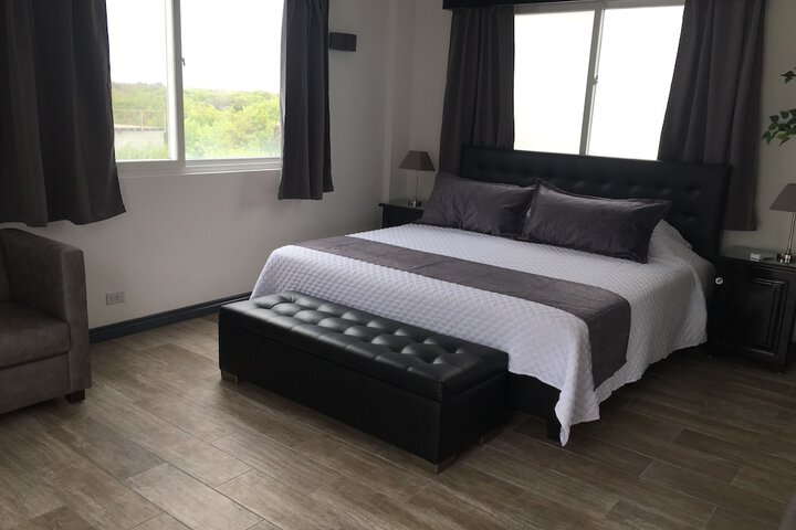 Room 11 of 76