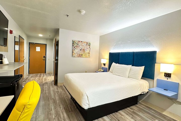 Room 10 of 34