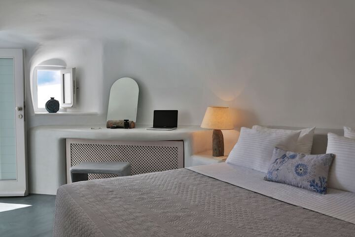 Room 6 of 18