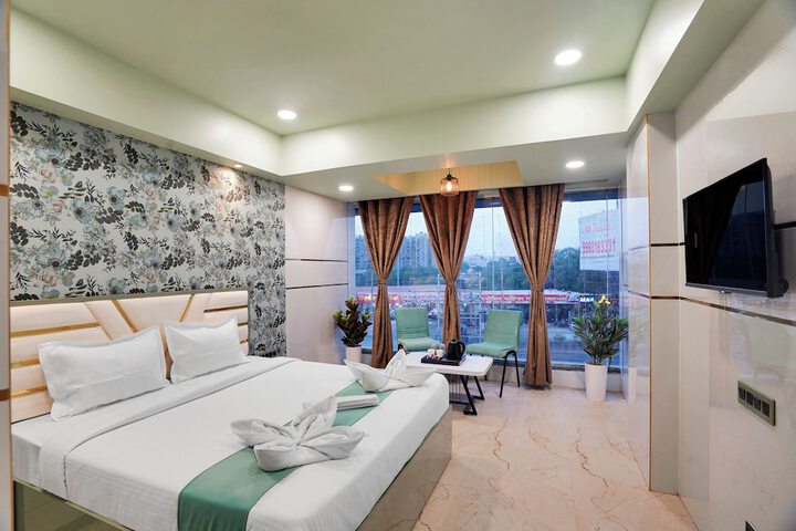 Room 2 of 9