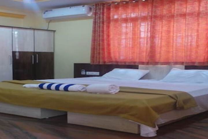 Room 9 of 26