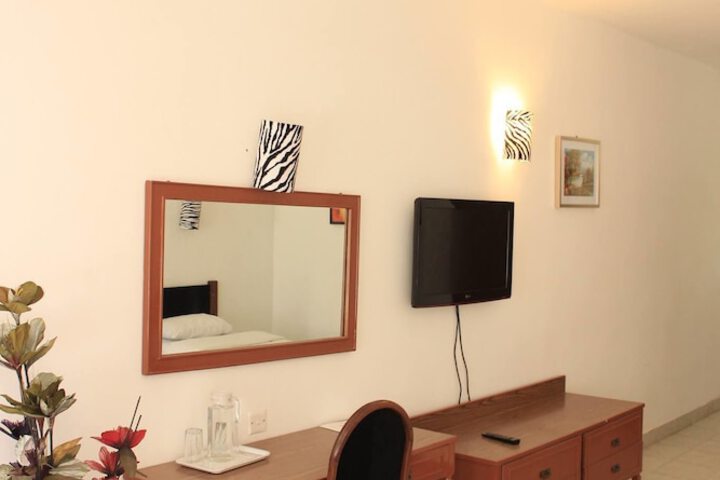 Room 10 of 20