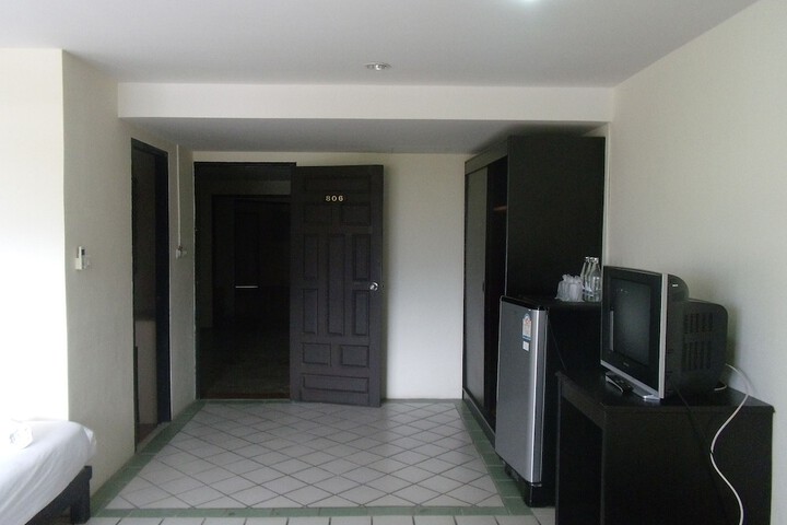 Room 5 of 28