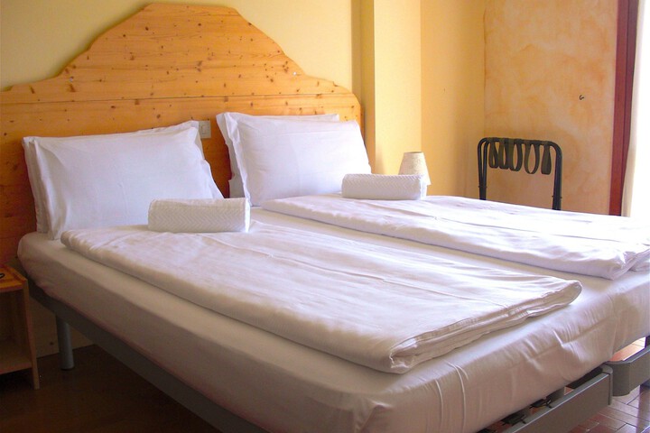 Room 10 of 84