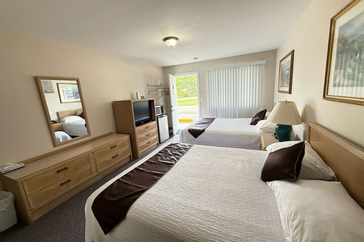 Room 4 of 12