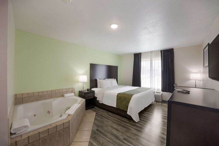 Room 12 of 38