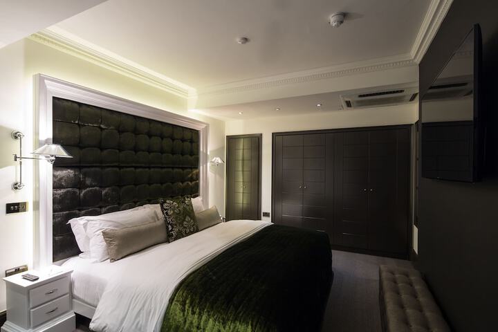 Room 25 of 81