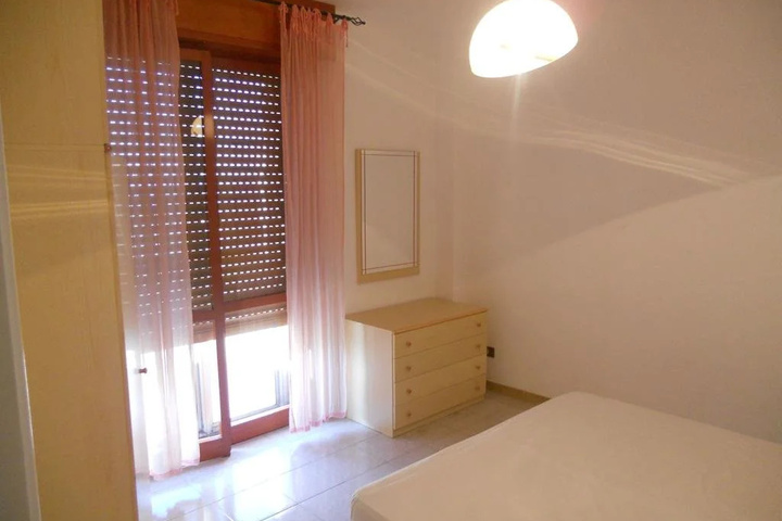 Room 3 of 10