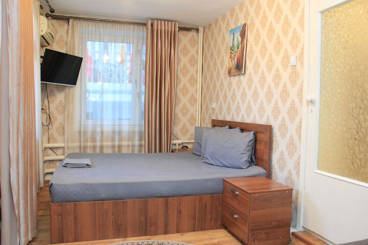 Room 6 of 32
