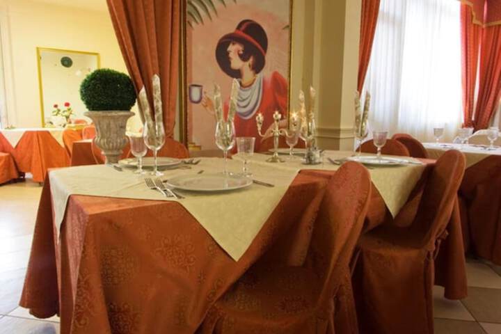 Dining 50 of 62