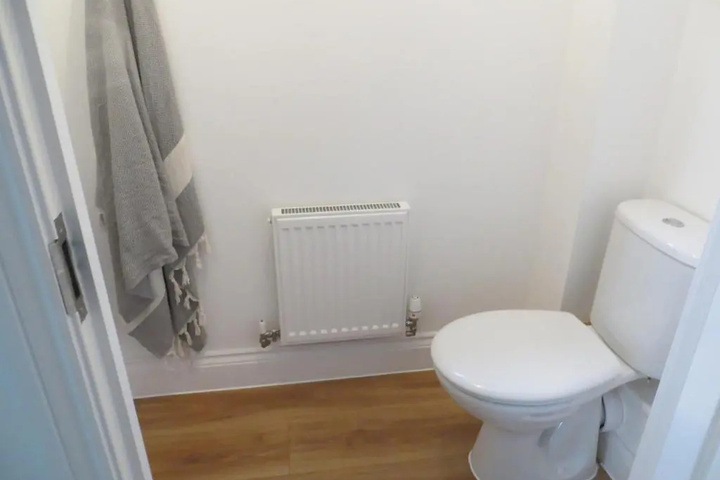 Room 6 of 11