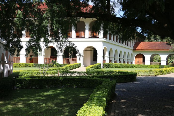 Hotel Exterior 79 of 93