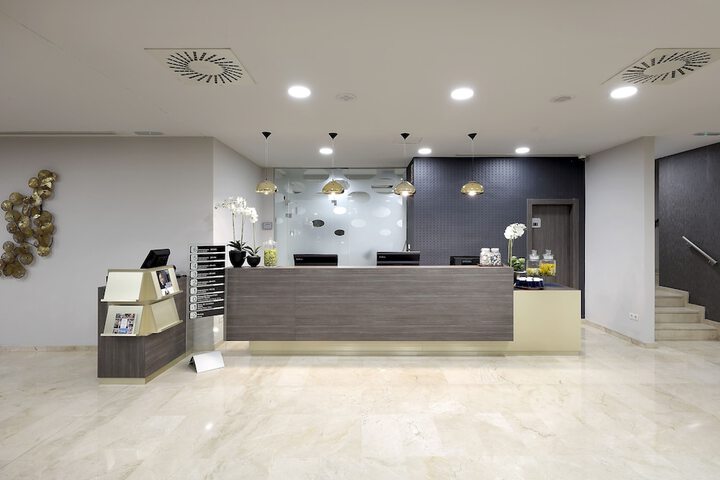 Entrance & Lobby